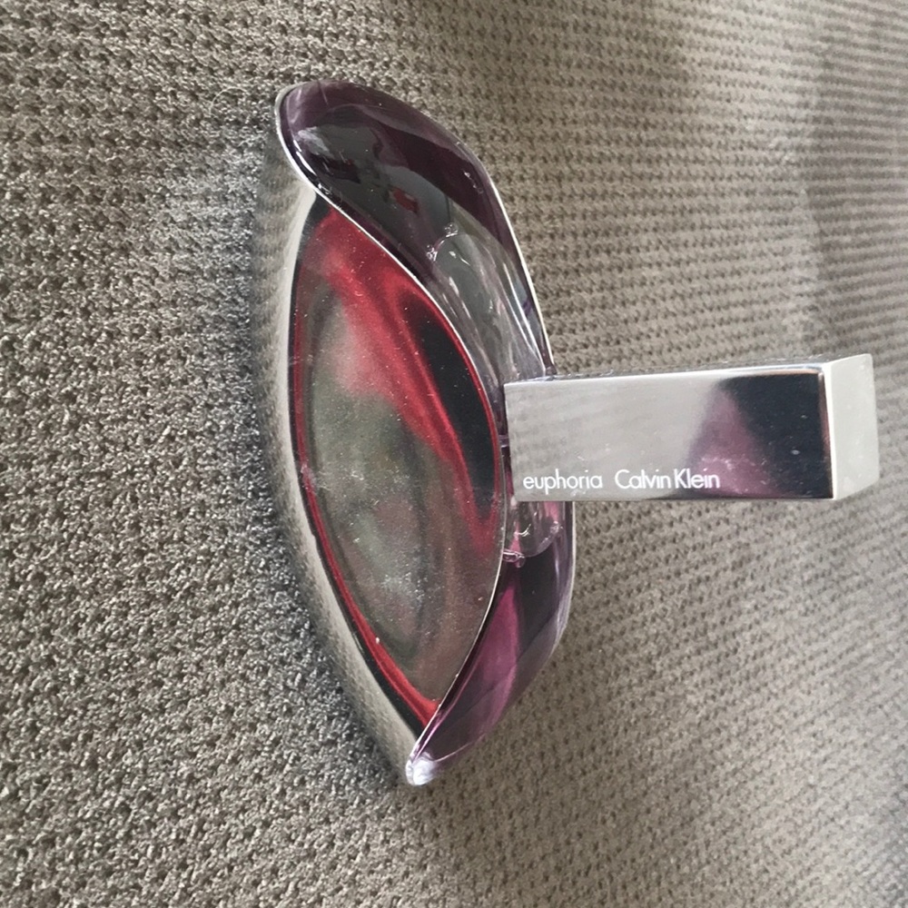 3.4 oz spray euphoria .